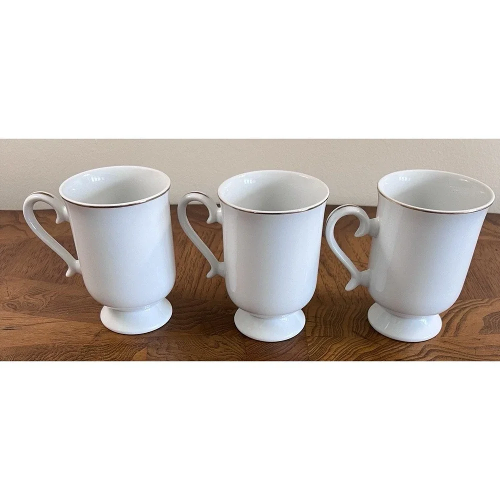 All the Trimmings Japan 4 Plates & 3 Mugs Holly Berry Gold Trimmed Vintage Lot